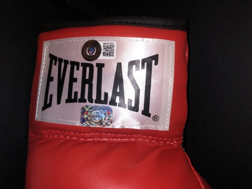 Guantone Everlast Rosso Autografato Da Mike Tyson CharityStars