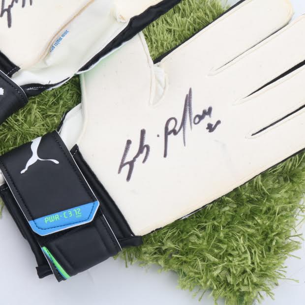 Puma Gloves Signed By Gianluigi Buffon CharityStars