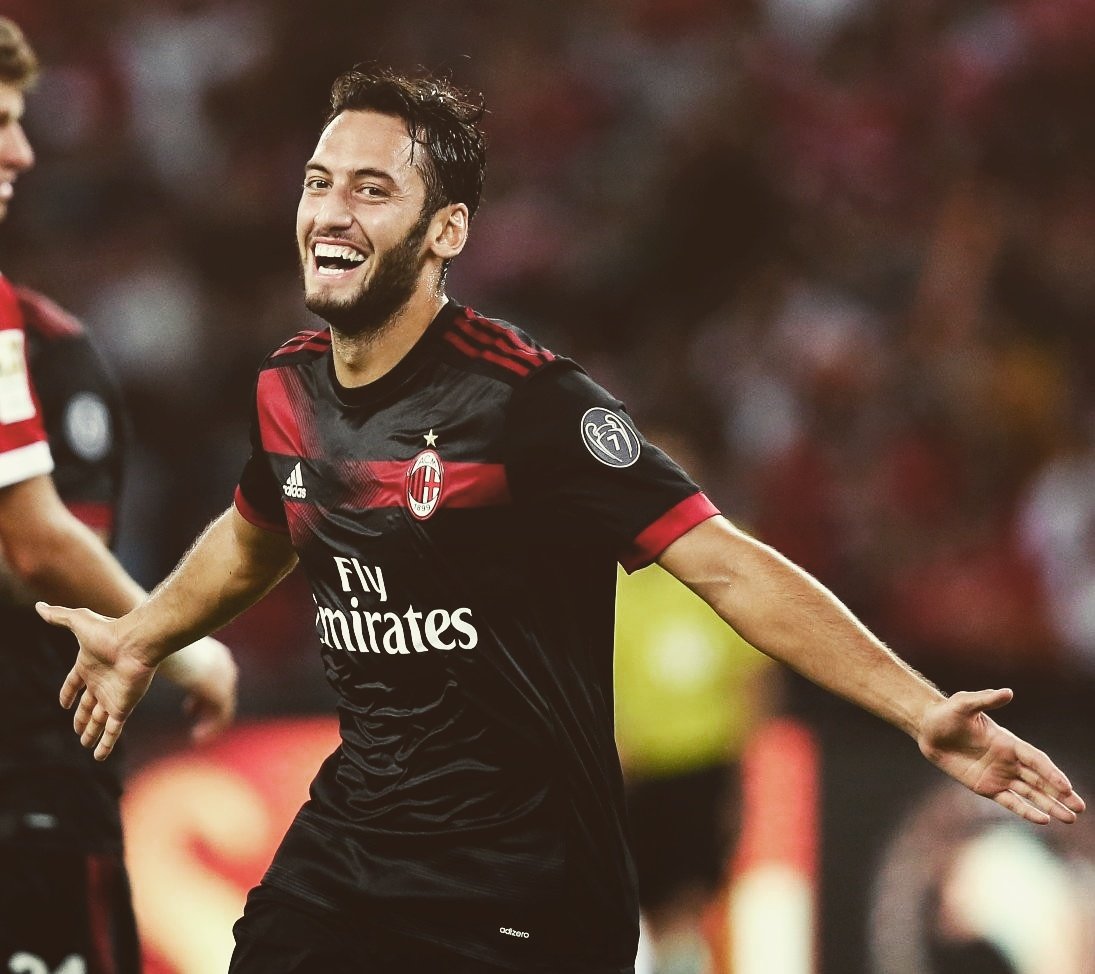 Maglia Ufficiale Calhanoglu Milan Autografata Charitystars