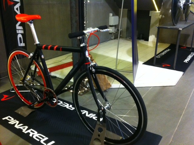 Pinarello Fixie Lunga Vita bicycle - CharityStars