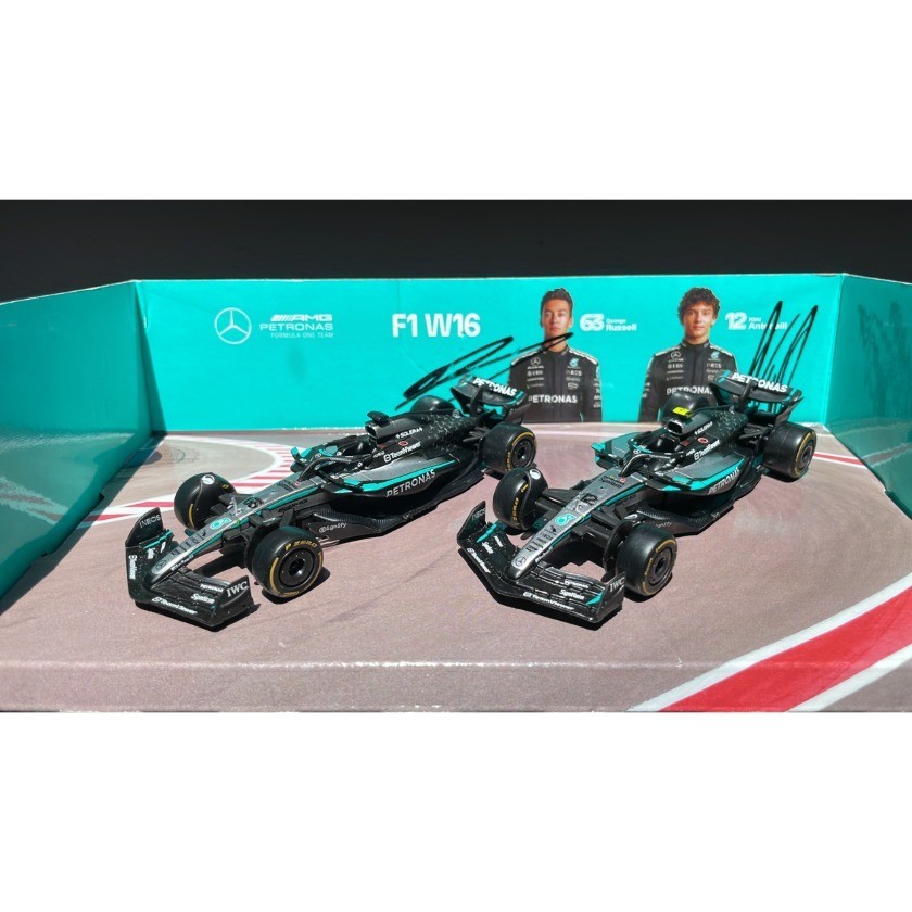 Mercedes AMG Petronas F1 W16 2025 Set – Signed by George Russell and Kimi Antonelli