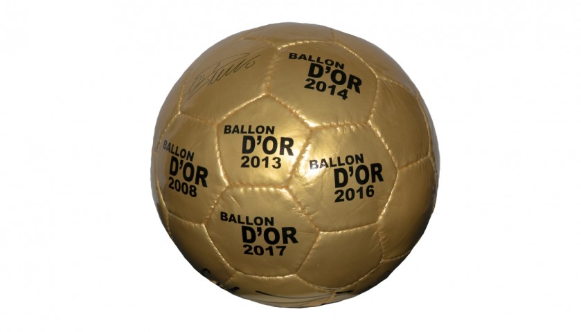 CR7 Museu Football - Signed by Cristiano Ronaldo