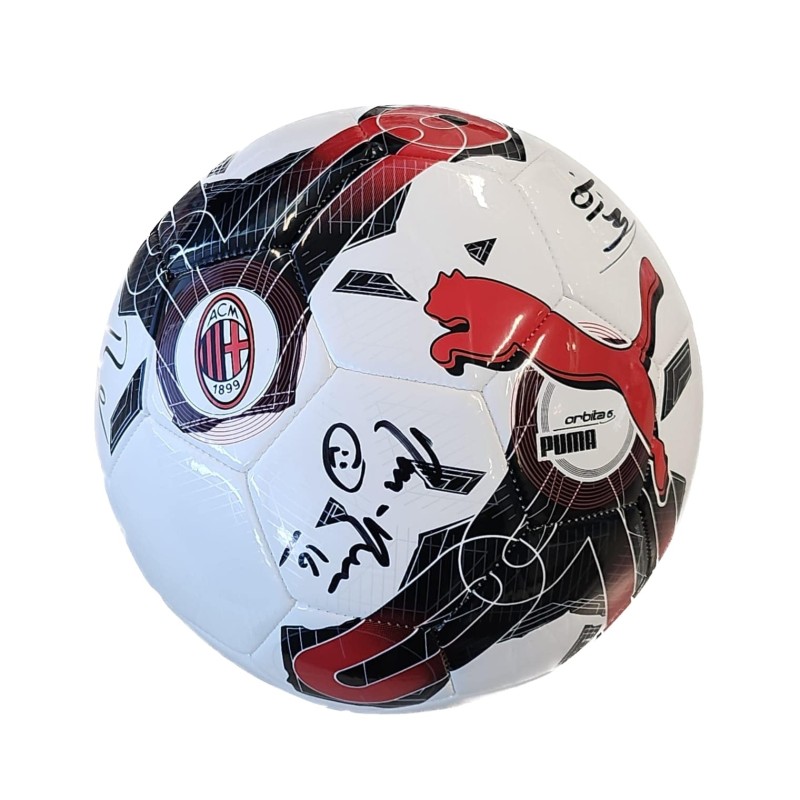 AC Milan Store Ball, 2024/25 - Autographed by Pulisic