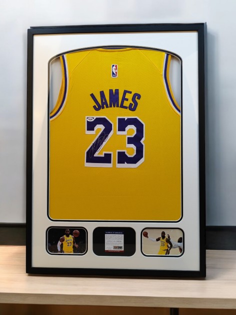 Maglia dei Los Angeles Lakers di LeBron James firmata e incorniciata