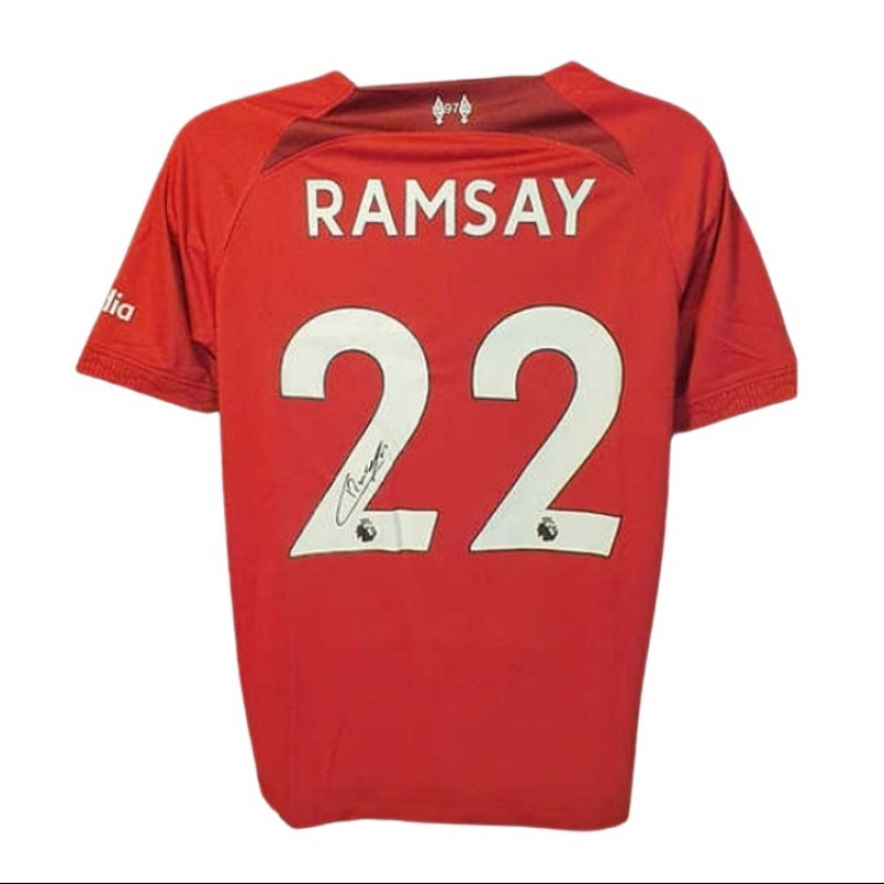 La maglia replica firmata di Calvin Ramsay per il Liverpool 2022/23