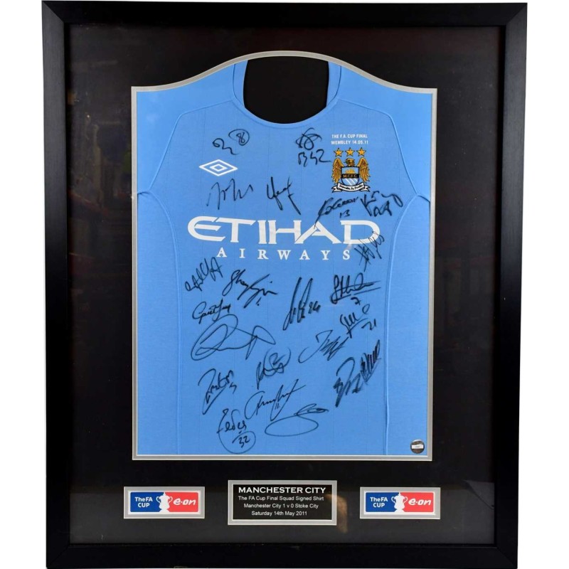Manchester City 2011 FA Cup Winners Maglia ufficiale della squadra firmata e incorniciata