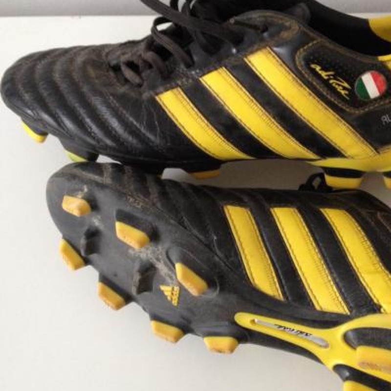 Match worn boots in Inter-Juventus - with COA written and signed by Del Piero 