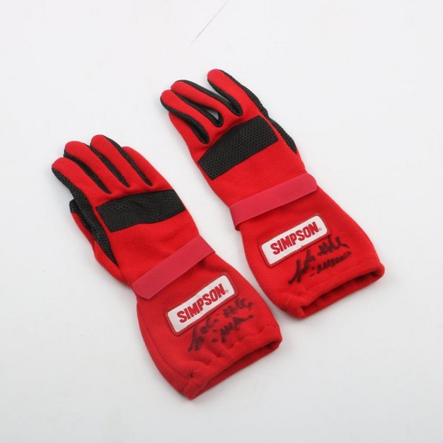 Ferrari Challenge gloves, Worn and Signed by D.Schiattarella
