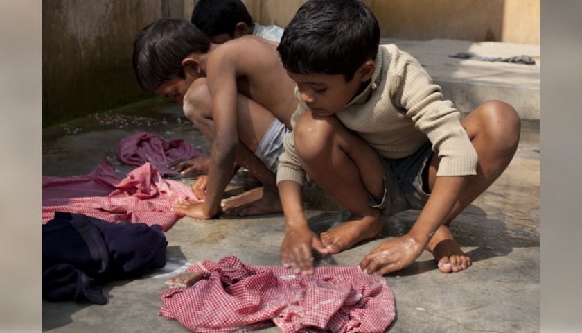 "Laundry - India" Photograph by Nanni Fontana