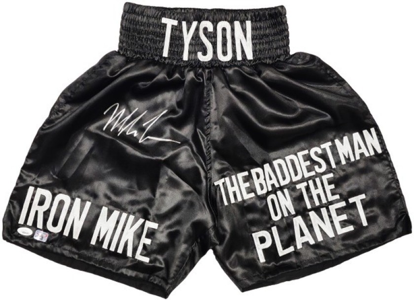 Pantaloncini da boxe autografati da Mike Tyson