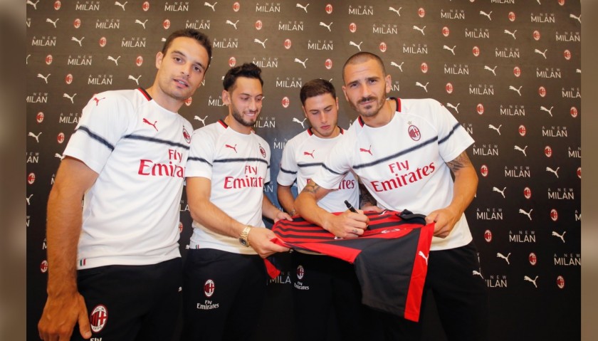 Official AC Milan Puma shirt signed by the players season 2018/19