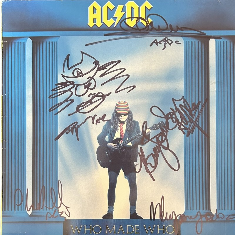 LP in vinile firmato "Who Made Who" degli AC/DC