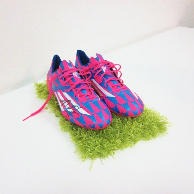 Matri match worn shoes, Genoa, Serie A 2014/2015 - signed