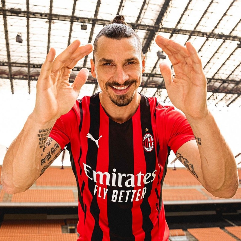 Ibrahimovic's Match-Issued and Signed Shirt, Milan-Cagliari 2021