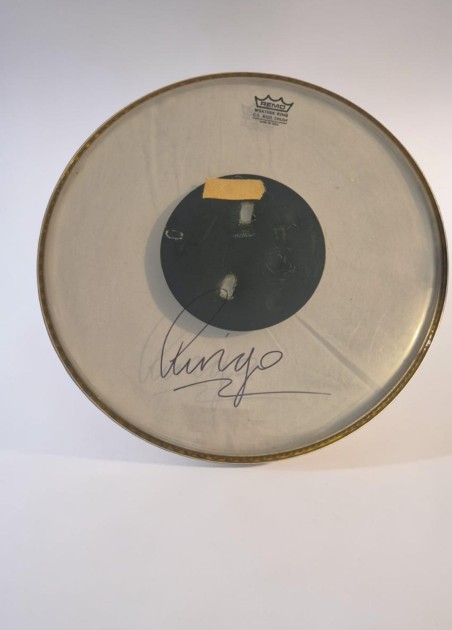 Pelle per batteria Remo autografata da Ringo Starr dei Beatles