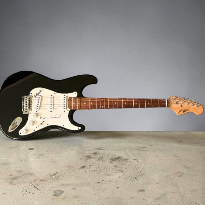 Oasis Signed Stratocaster Style Electric Guitar
