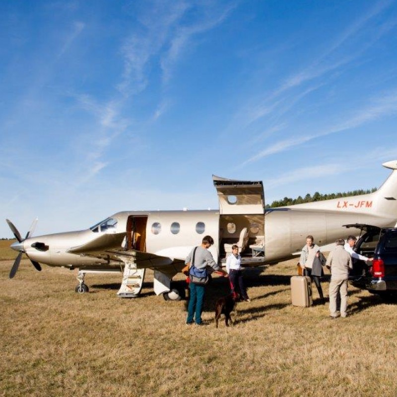 Private Flight with Jetfly Aviation (for 8 people)