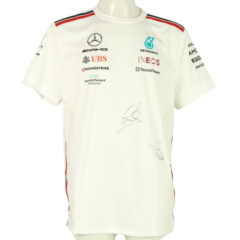 T-shirt ufficiale Mercedes AMG F1 Team, 2023 - Autografata da Lewis Hamilton e George Russell