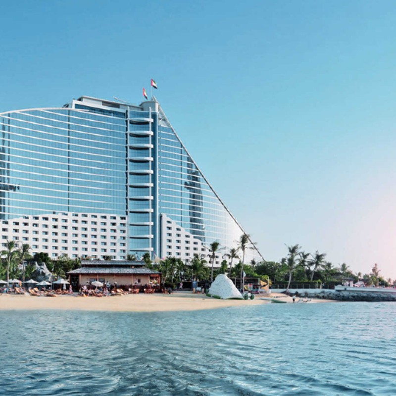 Quattro notti al 5* Jumeirah Beach Hotel di Dubai per 4 persone