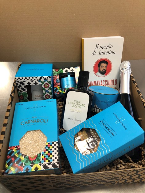 Box di prodotti artigianali di Antonino Cannavacciuolo e libro autografato