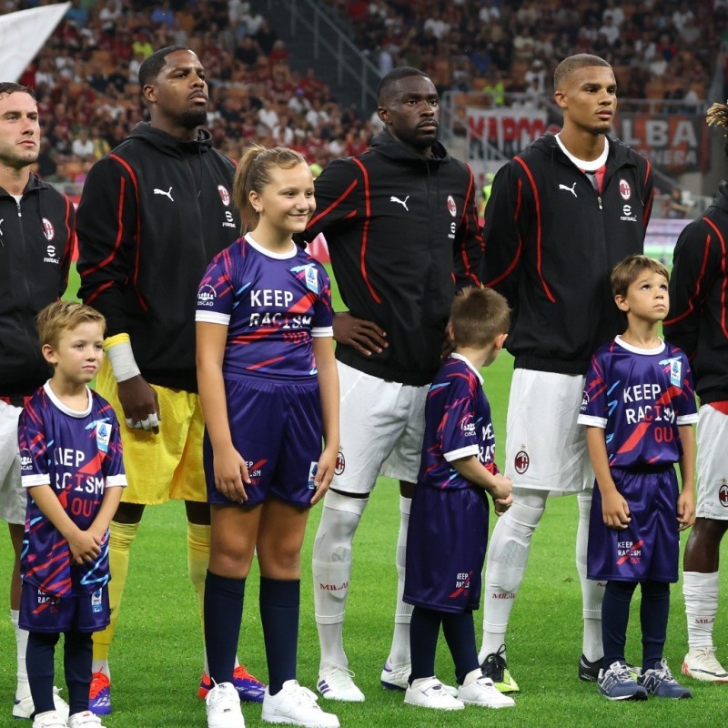 Scendi in campo come Mascotte in occasione del match - Milan vs Genoa di Serie A