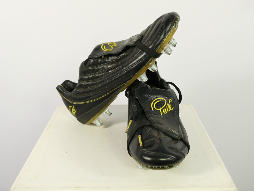 Pele Boots - CharityStars