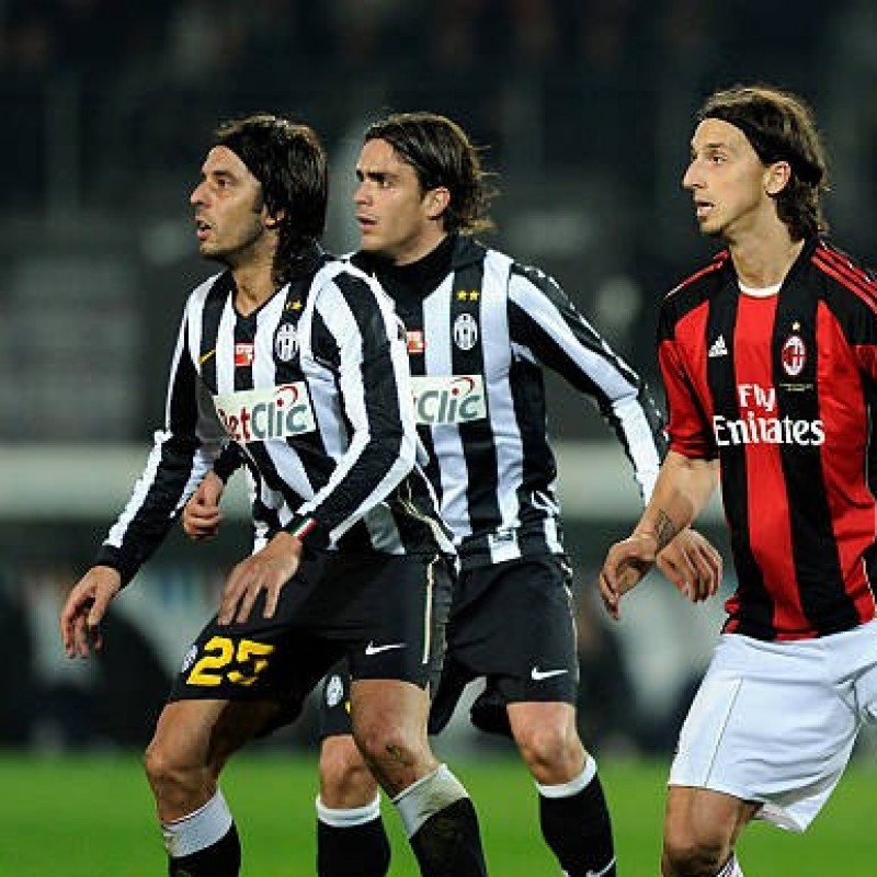 Martinez's Worn Shirt, Juventus vs AC Milan 2011