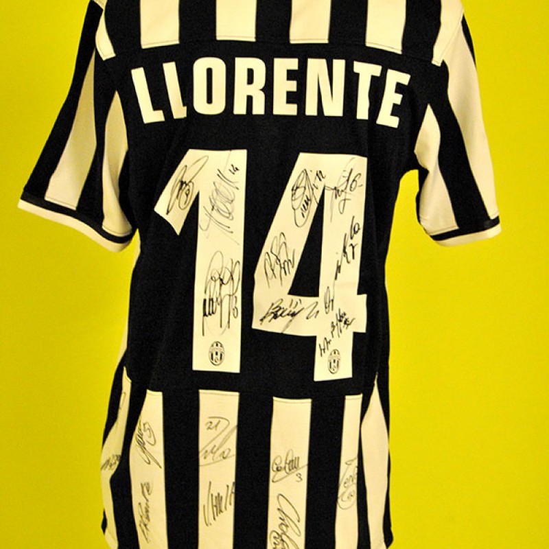 Maglia Llorente autografata dai giocatori della Juve