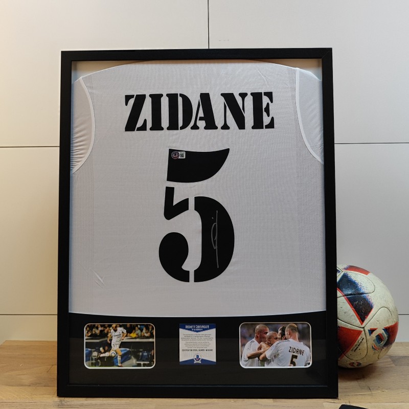 Maglia del Real Madrid 2004/05 firmata e incorniciata da Zinedine Zidane