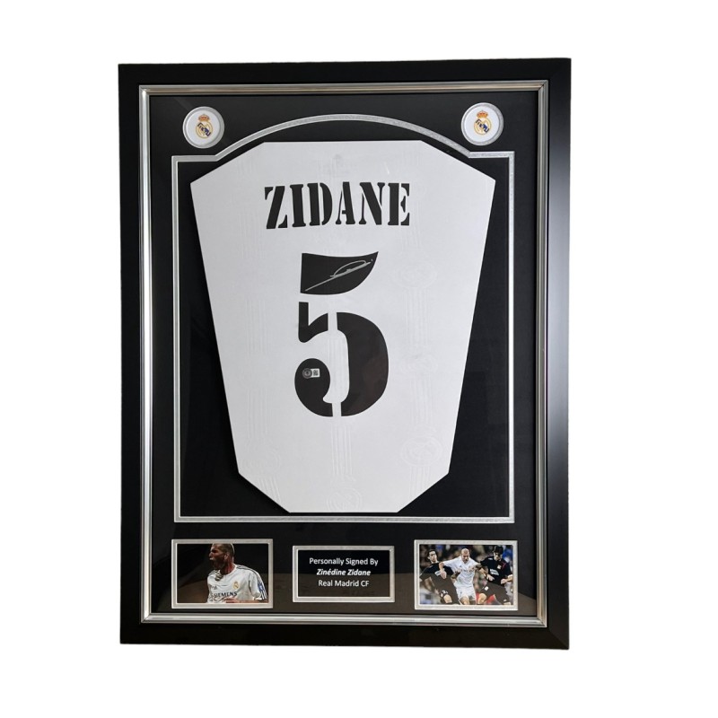 Maglia del Real Madrid 2022/23 firmata e incorniciata da Zinedine Zidane