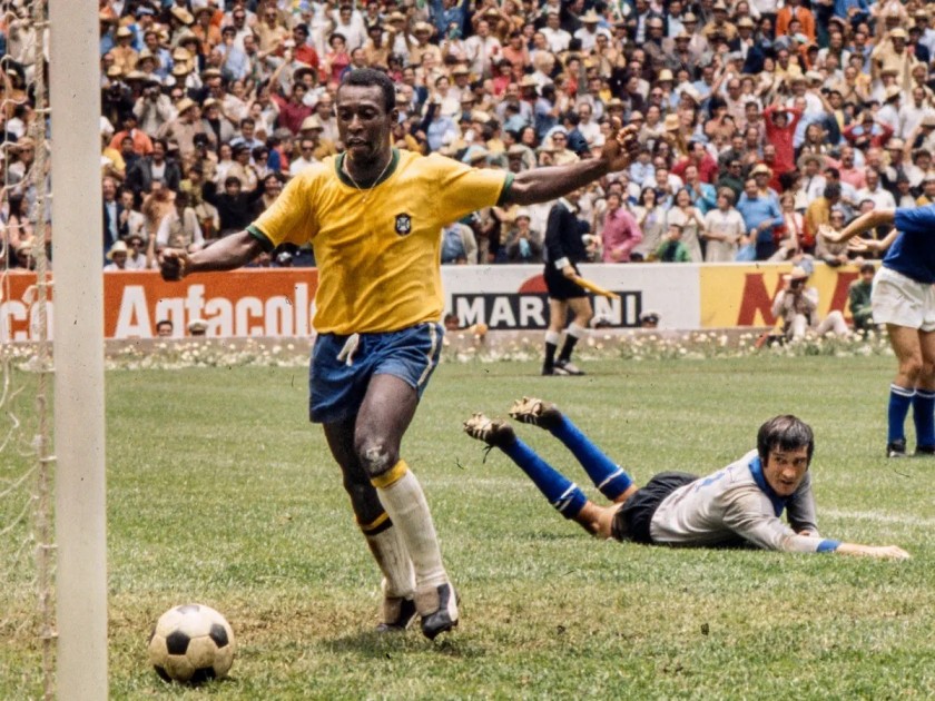 Pelé Brazil National Team Signed Yellow Shirt - CharityStars