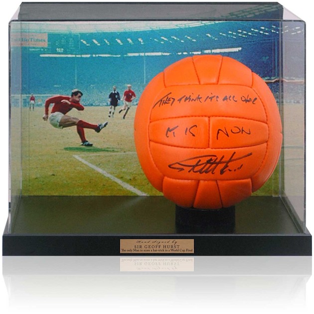 Replica pallone della finale della Coppa del Mondo del 1966 autografata da Sir Geoff Hurst