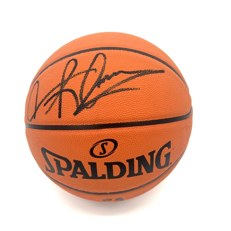 Il pallone da basket firmato da Dennis Rodman dei Chicago Bulls