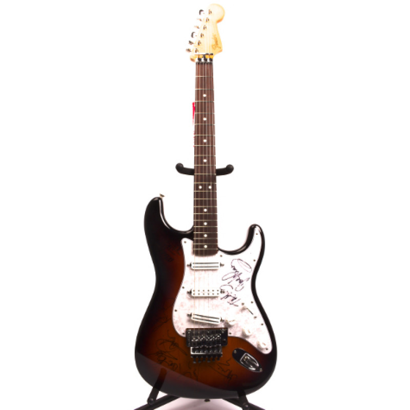 Fender Stratocaster autografata dagli Iron Maiden
