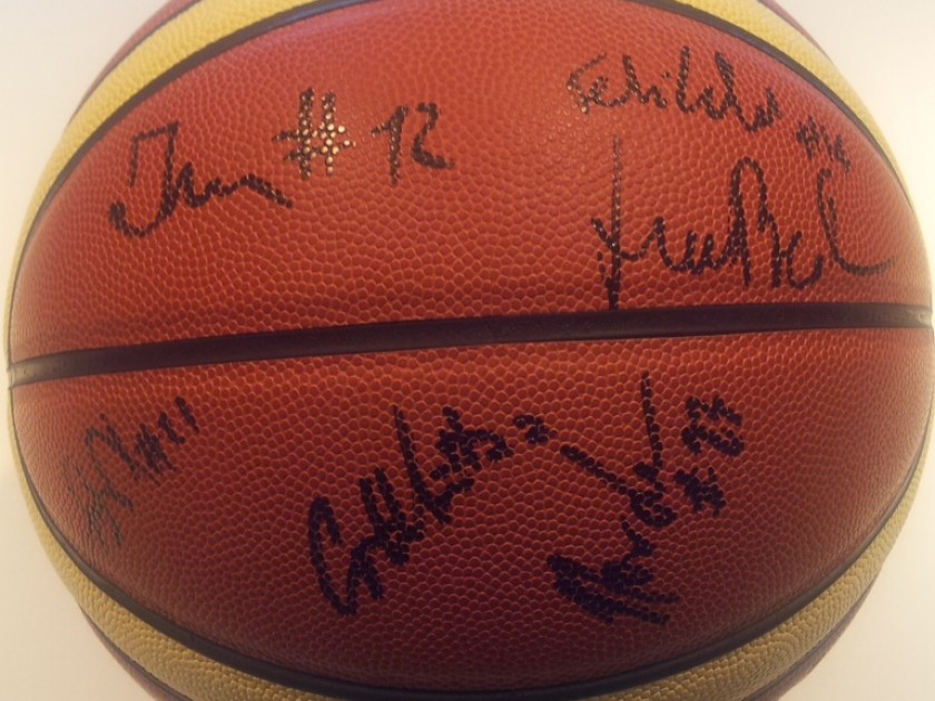 Pallone da basket autografato dalla squadra Virtus Pallacanestro Bologna