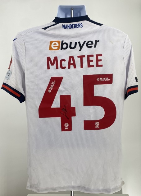 La maglia del Bolton Wanderers firmata da John McAtee e indossata durante la partita