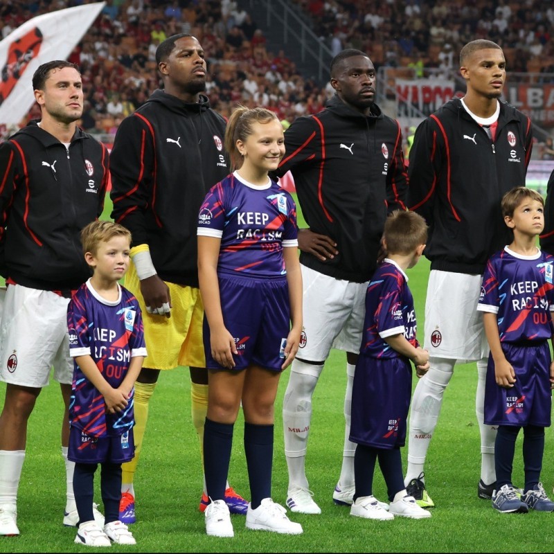 Scendi in campo come Mascotte in occasione del match - Milan vs Roma di Coppa Italia