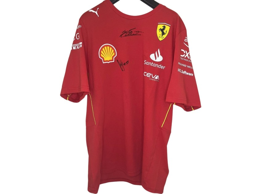 T-shirt ufficiale Scuderia Ferrari, 2024 - Autografata da Carlos Sainz e Charles Leclerc