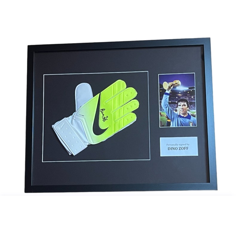 Guanto ufficiale Nike autografato da Dino Zoff - Incorniciato