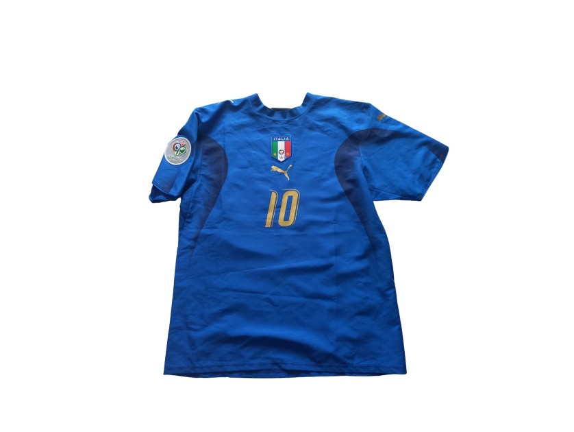Totti Official Italy Signed Shirt, WC 2006 + Signed Pennant