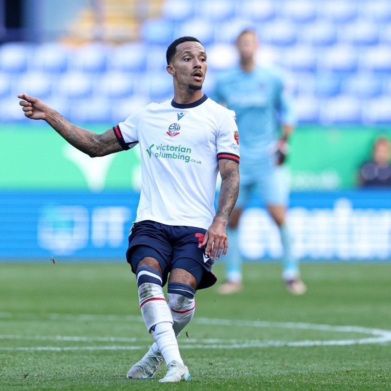 Maglia autografata di Josh Dacres-Cogley del Bolton Wanderers contro il Reading