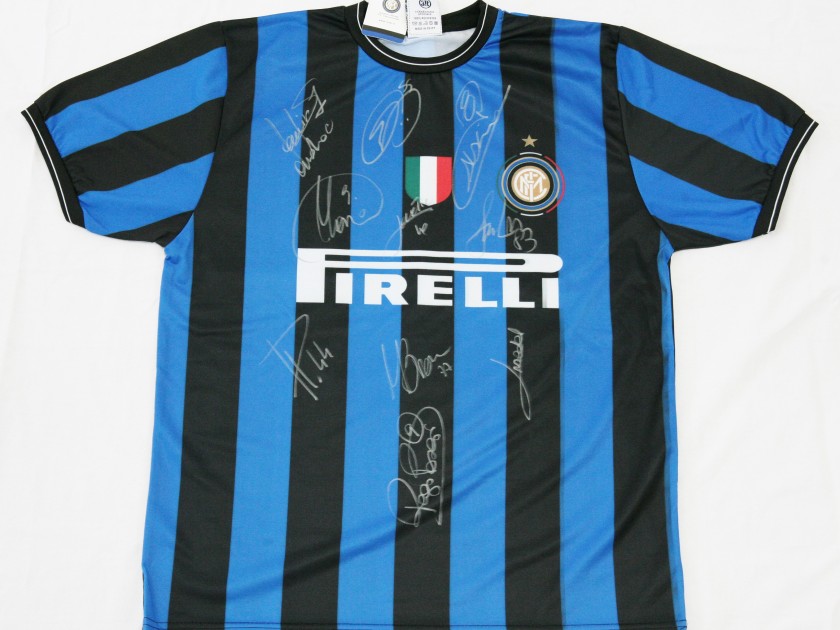 Maglia ufficiale Inter, stagione 09/10 - firmata dai giocatori