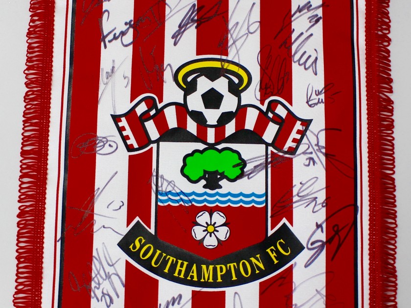 Southampton FC Pennant Signed by 16/17 First Team Squad