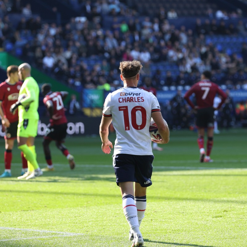 Maglia firmata di Dion Charles del Bolton Wanderers, contro il Reading