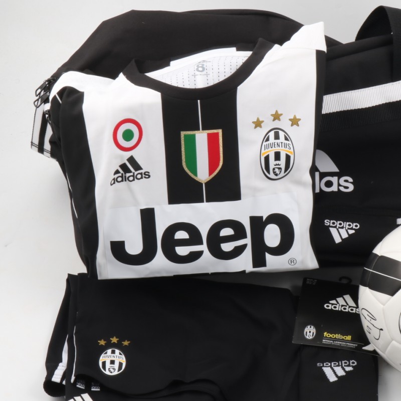 Official Squad Juventus Kit, 2016/17 - Shirt signed by Higuain