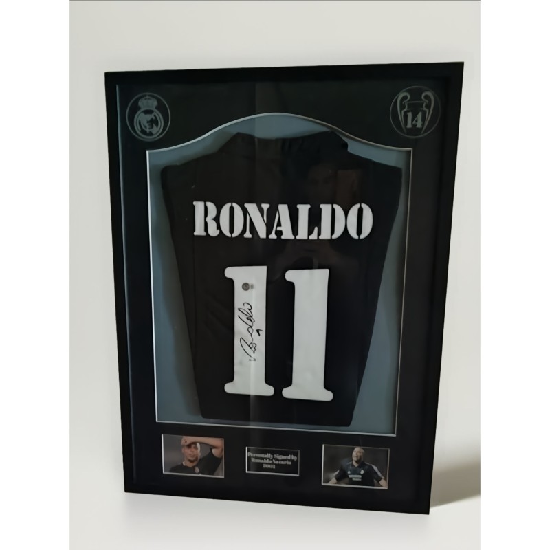 Camicia del Real Madrid firmata e incorniciata di Ronaldo Nazario