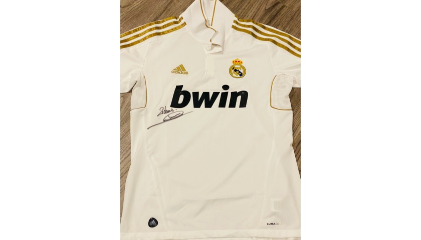 Real Madrid Authentic Shirt Signed by Zidane - CharityStars
