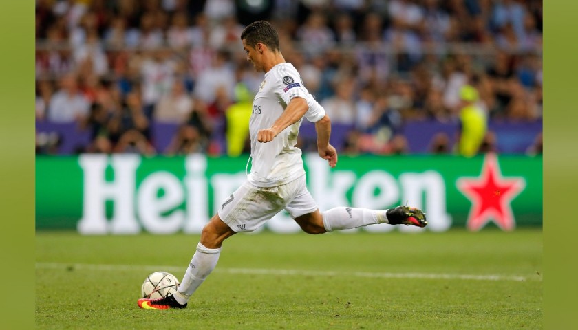 Match-Ball UCL 2015/16 - Signed by Cristiano Ronaldo 