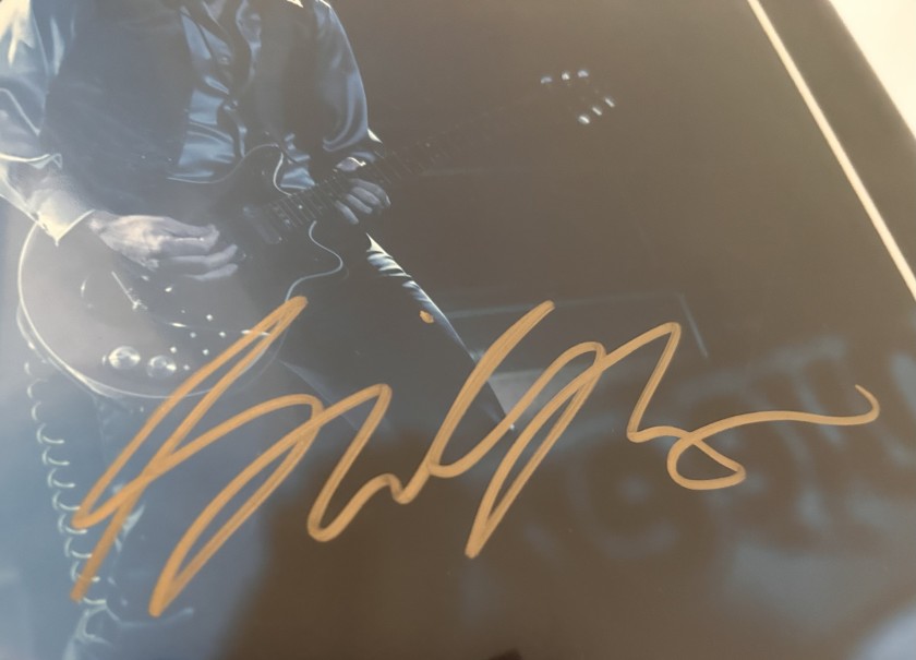 Roger Taylor of Queen Signed 'Greatest Hits' Vinyl LP - CharityStars