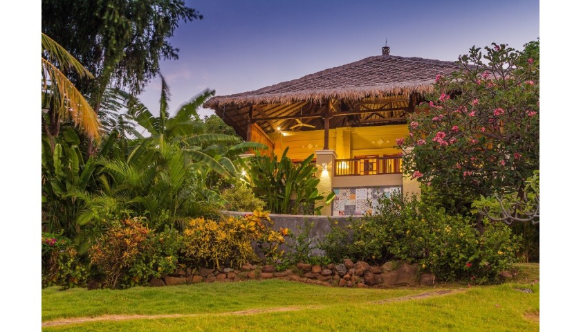 Spectacular Bali Escape for 4 in a Private Ocean front Balinese Style Villa with Private Pool